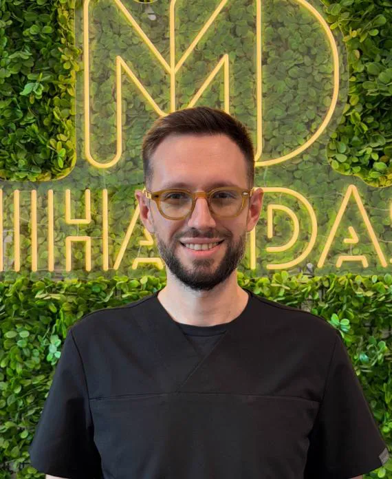 Dr. Vlad Negru — medic stomatolog MD Dental Pitești